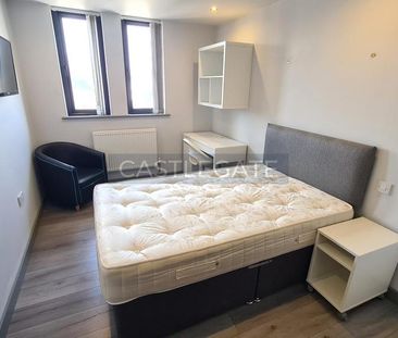 1 bedroom in a flat share to rent - Photo 4