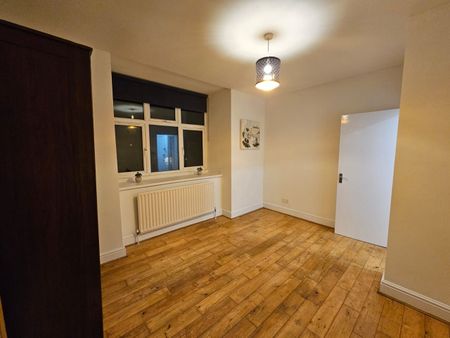 2 Bed Flat, Park Lane, CR0 - Photo 2