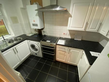 2 bedroom flat to rent - Photo 5