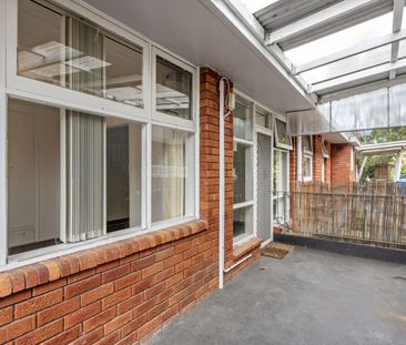 Neat 1 Bedroom Unit - Photo 3