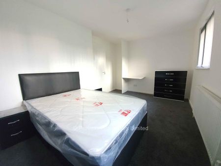 4 bedroom townhouse to rent - Photo 4