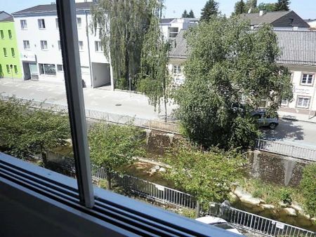 Ideale 2-Zimmer- Wohnung mit Tiefgaragenplatz und möblierter Küche in zentraler Lage in Ried - Photo 3