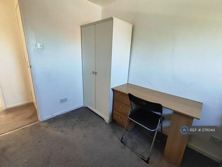 1 bedroom in a house share to rent - Photo 3