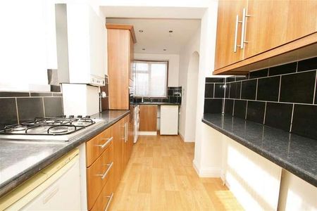 South Hayes, UB3 - Photo 2