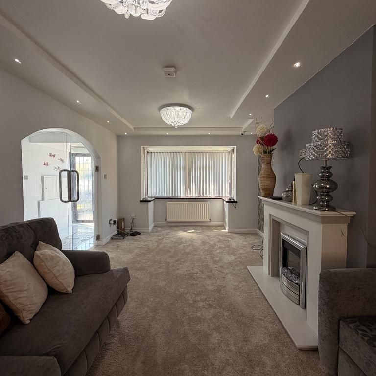 4 bedroom detached house to rent - Photo 1