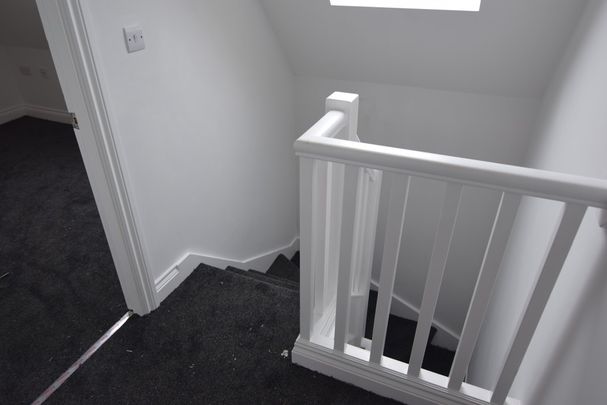 To Let 2 Bed Apartment - Photo 1