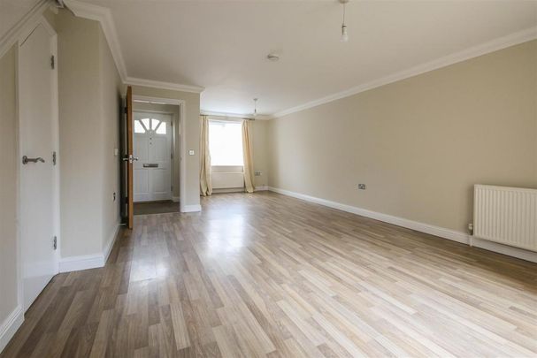 3 bedroom end of terrace house to rent - Photo 1