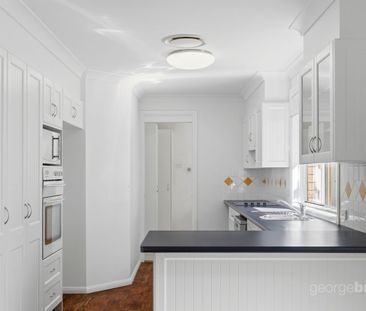 Low Maintenance Villa in Central Location! - Photo 4