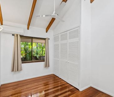 Costal retreat, steps to Kewarra Beach - Photo 3