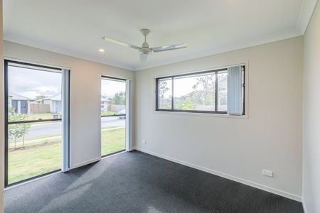 Brand-New Family Home in Park Lane Reserve! - Photo 3