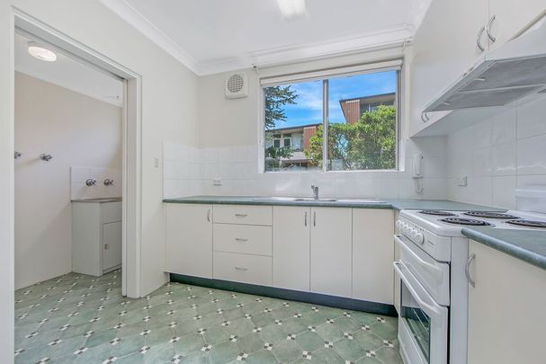 Light Filled & updated Unit - Photo 1