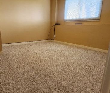 GLenrosa 2 bd, 1 bath walkout basement suite avail now - Photo 2