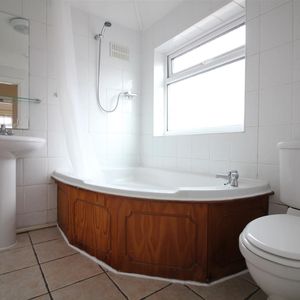 Waltham Avenue, Hayes - Photo 2