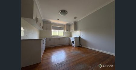 Freshly Painted Weatherboard Home - Photo 4