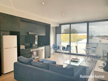 DESIGNER APARTMENT IN THE HEART OF WILLIAMSTOWN - Photo 3