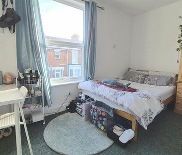 4 bedroom terraced house to rent - Photo 6