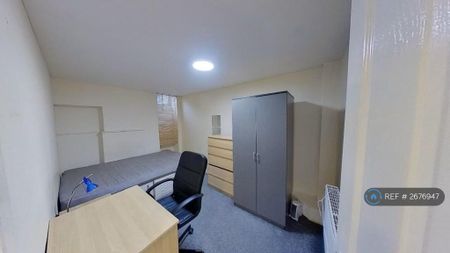 1 bedroom in a flat share to rent - Photo 5