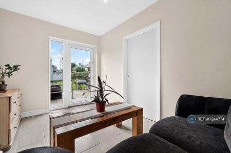 3 bedroom terraced house to rent - Photo 2