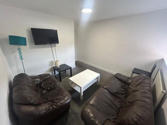 3 bedroom flat to rent - Photo 1