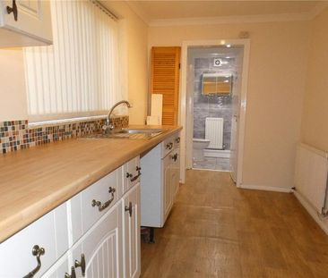 2 bedroom terraced house to rent - Photo 4