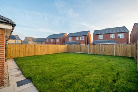 4 bedroom detached house to rent - Photo 4