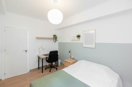 Calle Cristo de la Epidemia, Málaga, Andalusia 29013 - Photo 5