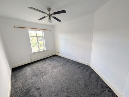 3 bedroom end of terrace house to rent - Photo 5