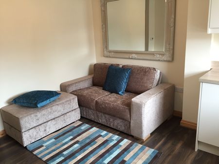 2 Bed Flat, Stanley Grove, RG1 - Photo 2