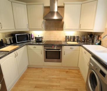 3 bedroom end of terrace house to rent - Photo 4