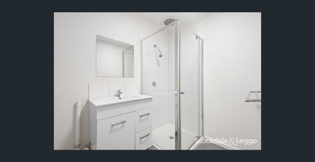 Low-Maintenance 2-Bedroom Unit in Ideal Drysdale Location - Photo 1