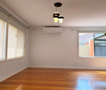 Neat & Tidy Family Home with Spacious Outdoor Entertaining! - Photo 4