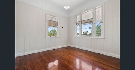 Refreshed Inner-City Family Home - Photo 5