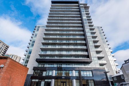 255 Bay St - Photo 2