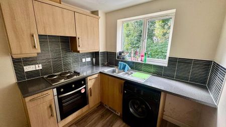 2 bedroom flat to rent - Photo 4