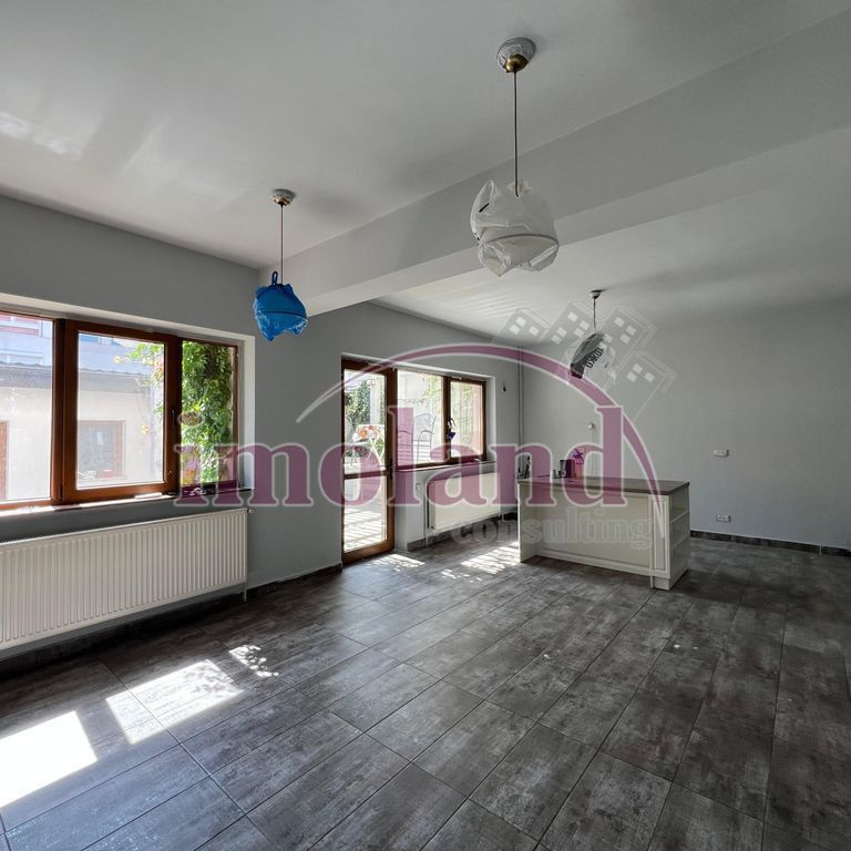 Inchiriere - vila - 6 camere - Parc Bazilescu-Bucurestii Noi - Fotografie 1