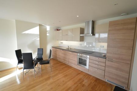 2 bedroom flat to rent - Photo 4
