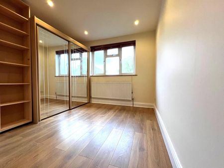 4 bedroom semi-detached house to rent - Photo 5