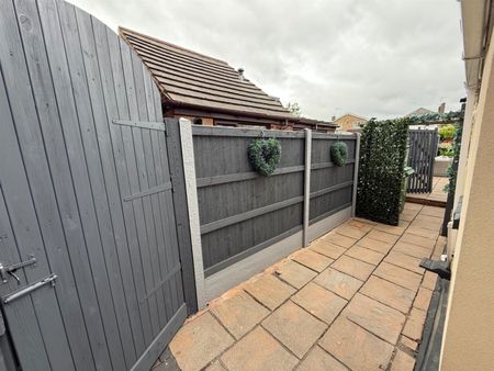 3 bedroom House To Let - Photo 5