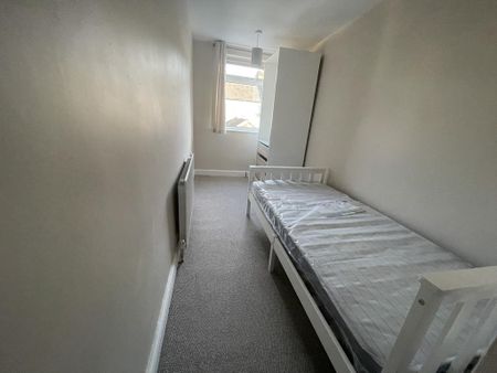 3 bedroom terraced house to rent - Photo 5