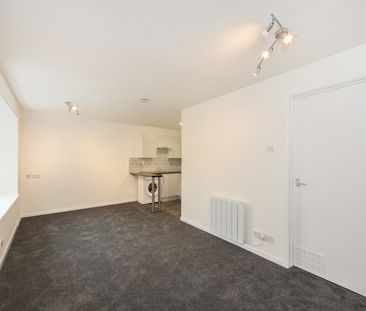 studio to rent Conway Close, Houghton Regis, Dunstable, Bedfordshir... - Photo 2