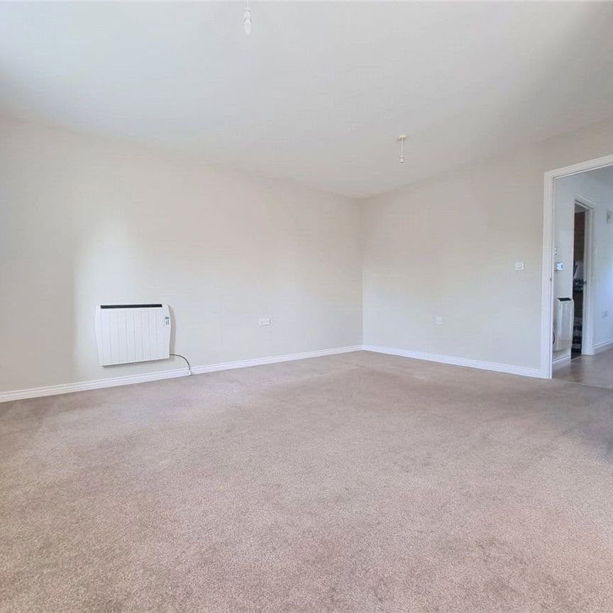 A well-presented three-bedroom property located in a quiet residential area in Collingbourne Ducis. - Photo 1