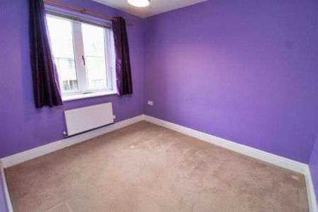 property to rent Selkirk Drive, Oakridge Park, Milton Keynes, Buckinghamshire, MK14 - Photo 2