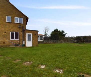 2 bedroom semi-detached house to rent - Photo 3