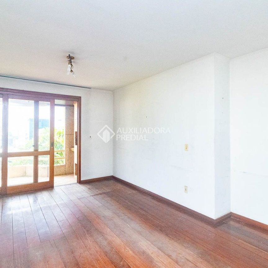 Apartamento com 3 quartos e 135m² para alugar em Floresta, Porto Alegre. - Photo 1