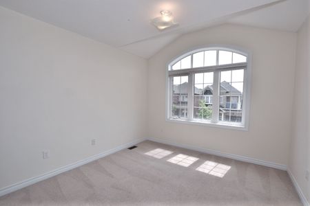 For Lease - 1520 Haws Crescent, Milton, Ontario - Photo 4