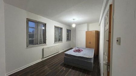3 bedroom flat to rent - Photo 3
