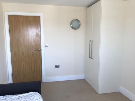 2 Bed Flat, Raphael House, IG1 - Photo 4