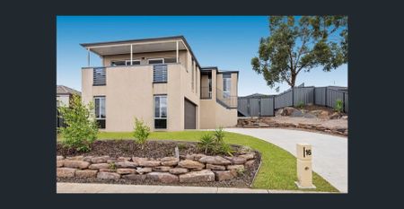 WELL-APPOINTED FAMILY HOME! - Photo 5