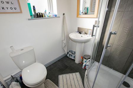 2 bedroom flat to rent - Photo 4