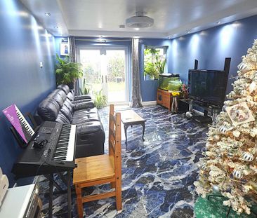 5 bedroom bungalow to rent - Photo 1